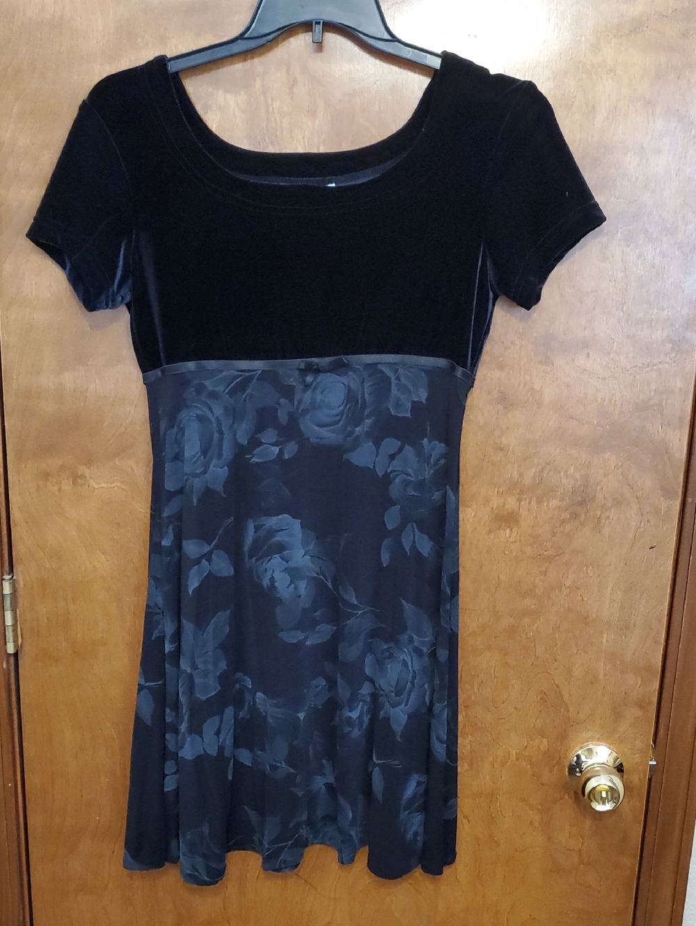 Vintage 90's Women’s Black Floral Velvet Empire Mini Dress, Large